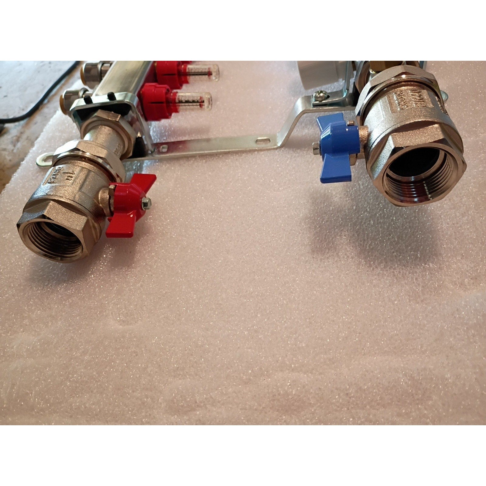 SharkBite Brass 1-in Threading x 1/2-in Push-to-connect Radiant Heating Manifold