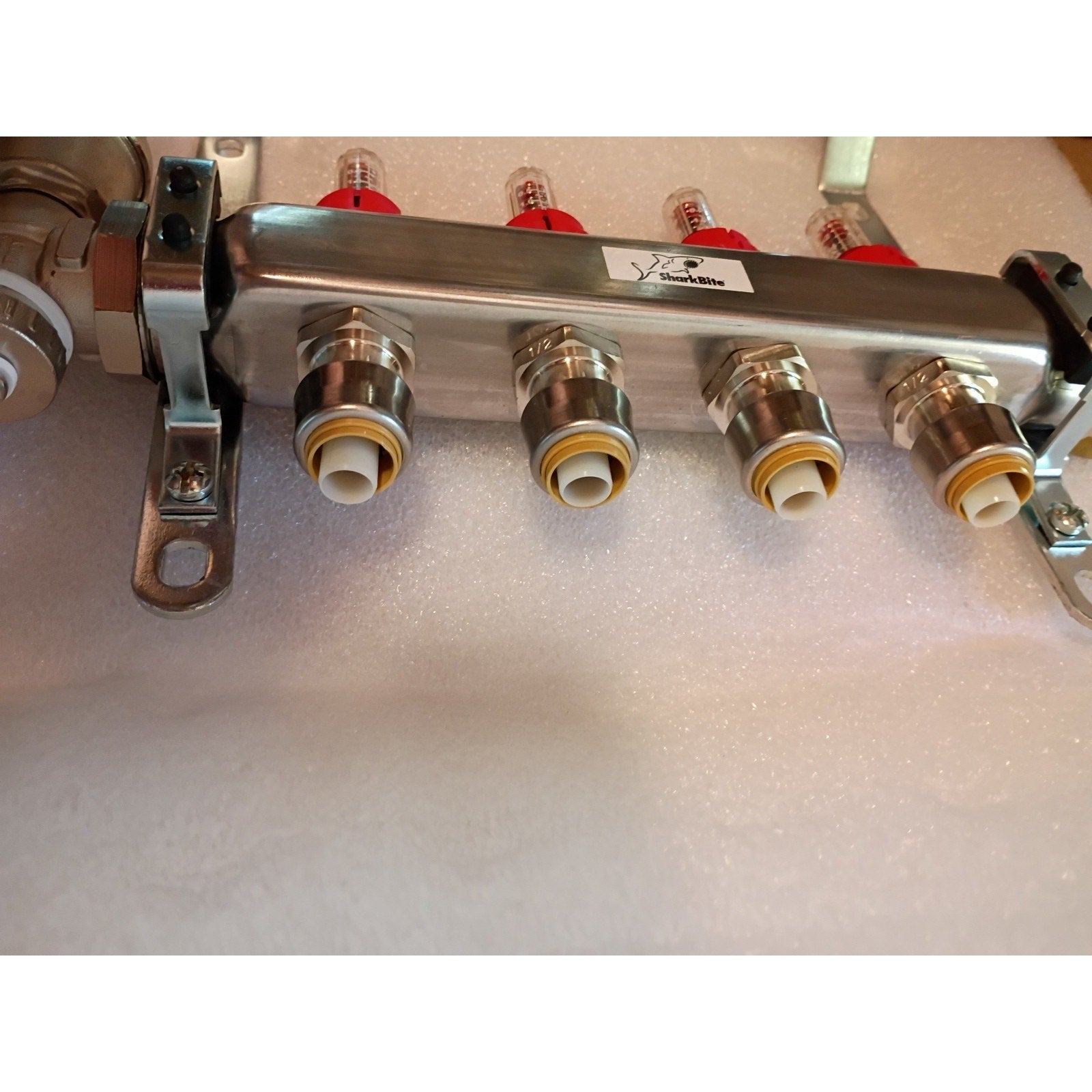 SharkBite Brass 1-in Threading x 1/2-in Push-to-connect Radiant Heating Manifold