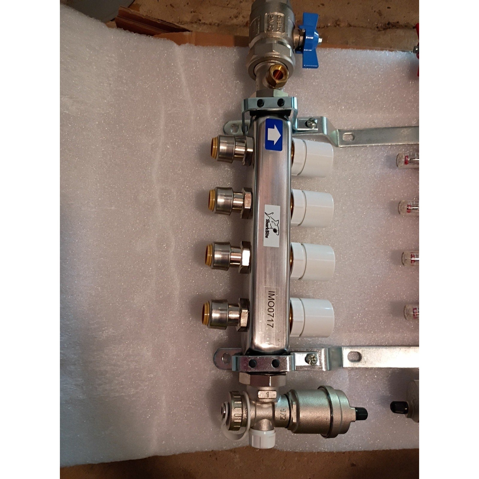 SharkBite Brass 1-in Threading x 1/2-in Push-to-connect Radiant Heating Manifold